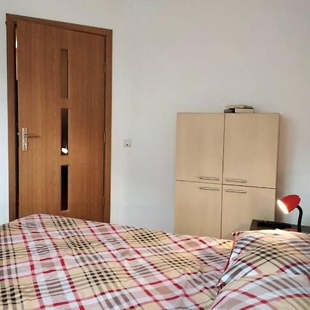 Spacious Flat, With Free Parking & Air Conditioning Floreşti Exteriör bild