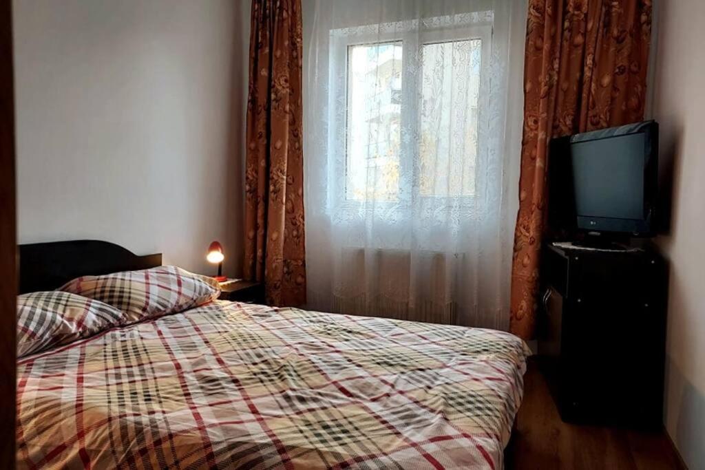 Spacious Flat, With Free Parking & Air Conditioning Floreşti Exteriör bild