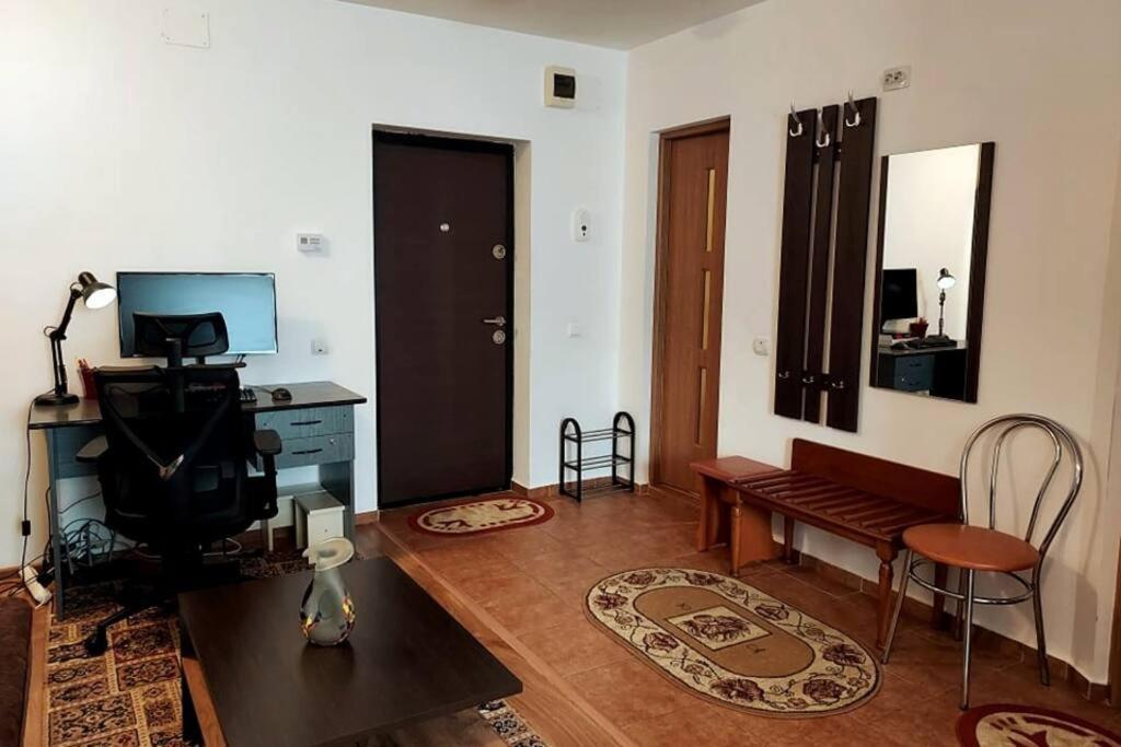 Spacious Flat, With Free Parking & Air Conditioning Floreşti Exteriör bild