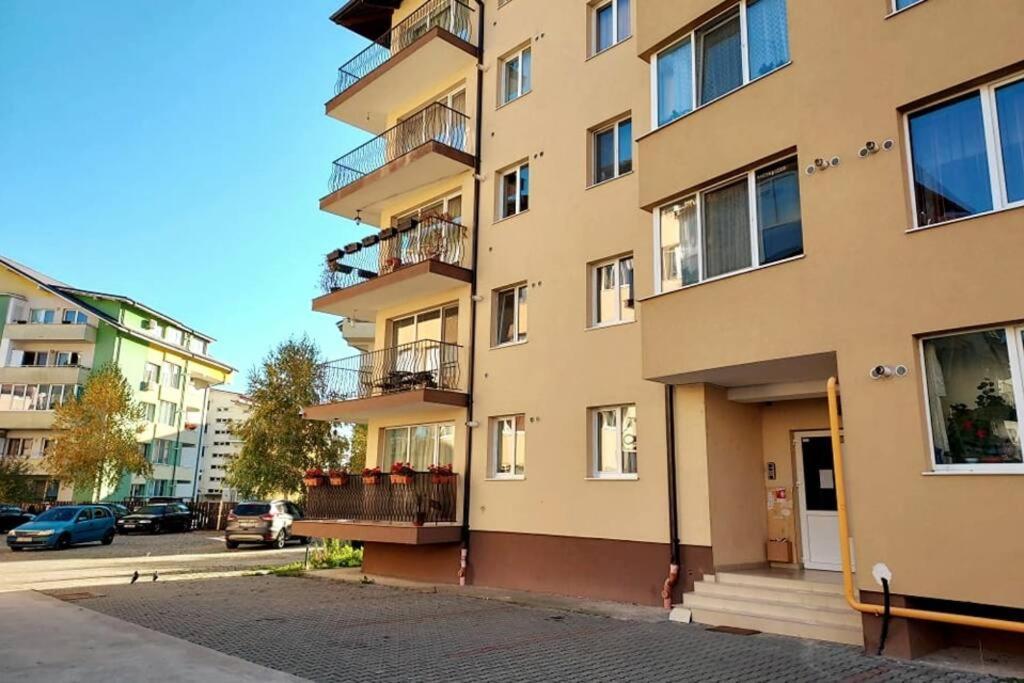 Spacious Flat, With Free Parking & Air Conditioning Floreşti Exteriör bild