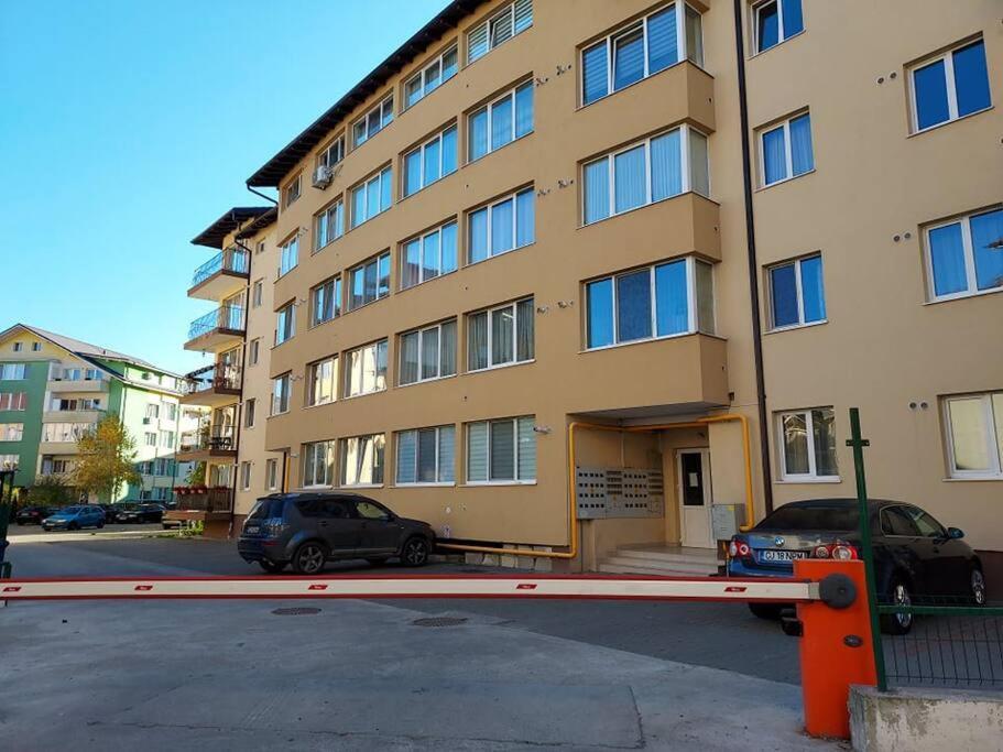Spacious Flat, With Free Parking & Air Conditioning Floreşti Exteriör bild